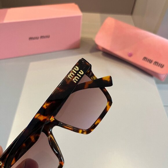 MIU MIU Logo Oversize Sunglasses - Picture 5 of 9